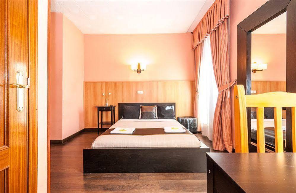 Hostal Gallardo Madrid Exterior photo